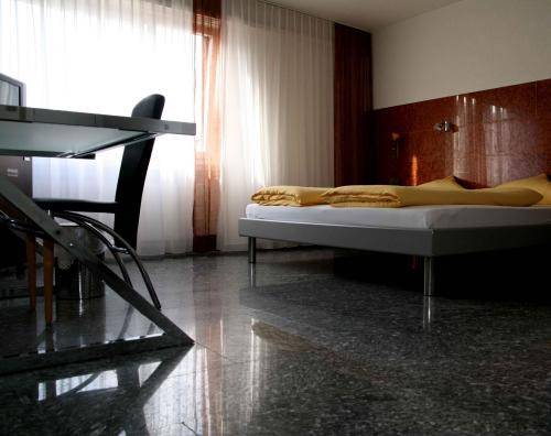 Imagen de la habitación del Hotel Sursee. Foto 15