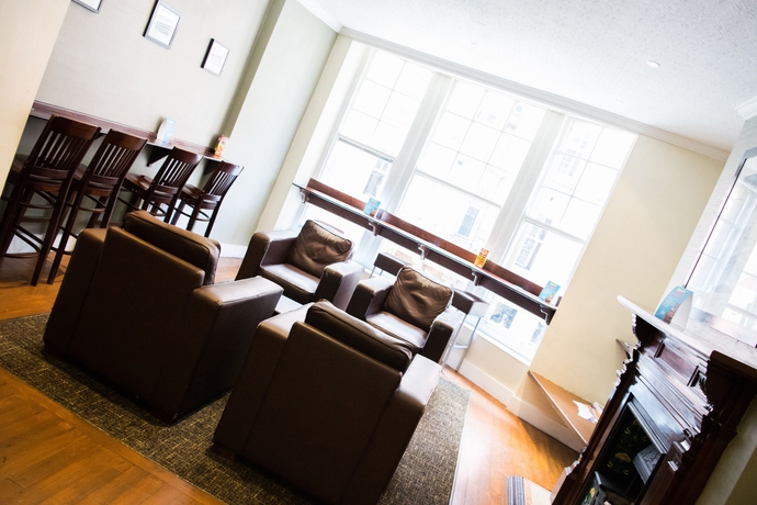 Imagen de los interiores del Hotel Surtees. Foto 16
