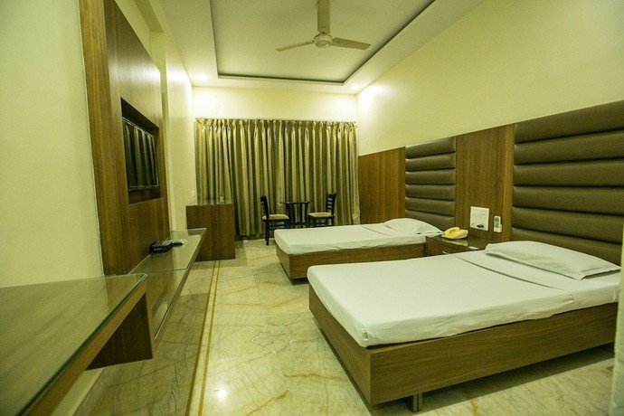 Imagen de la habitación del Hotel Surya, Bhopal. Foto 13