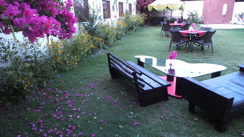 Imagen de los exteriores del Hotel Surya, Kaiser Palace. Foto 14