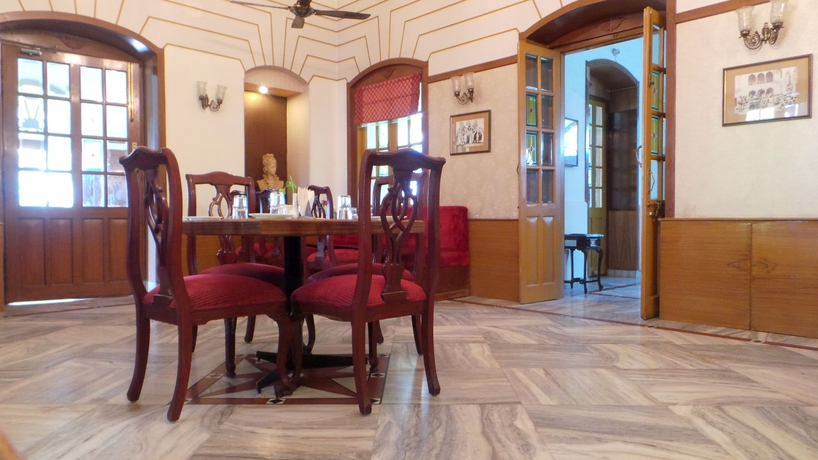 Imagen del bar/restaurante del Hotel Surya, Kaiser Palace. Foto 4