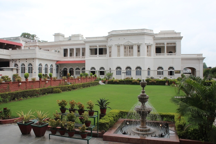Imagen de los exteriores del Hotel Surya, Kaiser Palace. Foto 15