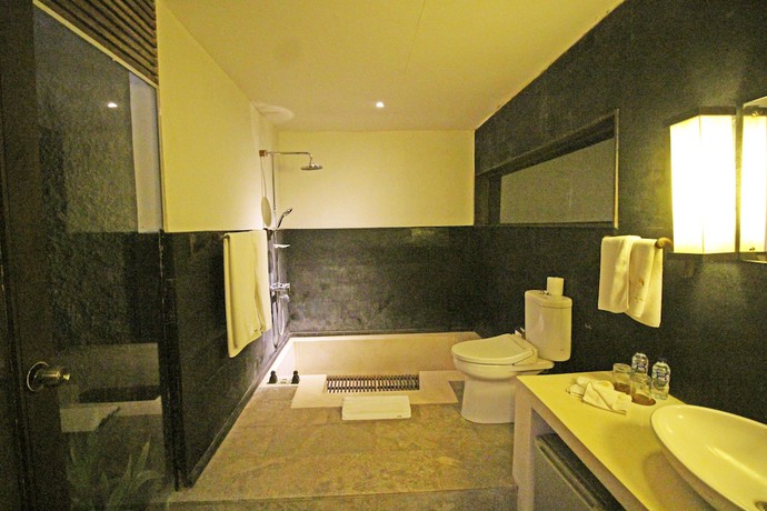 Imagen de la habitación del Hotel Surya Kembar Villas. Foto 10
