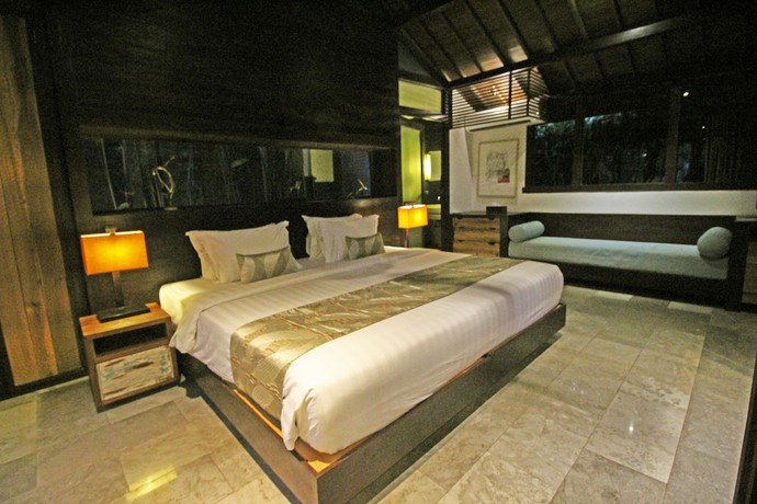 Imagen de la habitación del Hotel Surya Kembar Villas. Foto 11