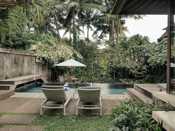 Imagen de la habitación del Hotel Surya Kembar Villas. Foto 15