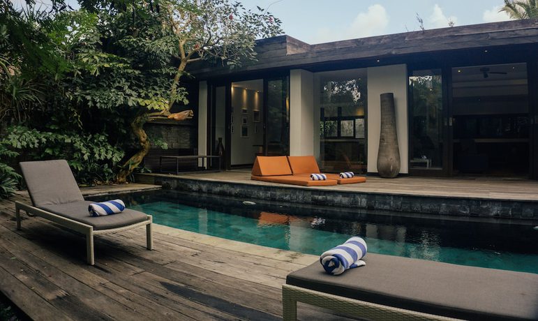 Imagen de la habitación del Hotel Surya Kembar Villas. Foto 16