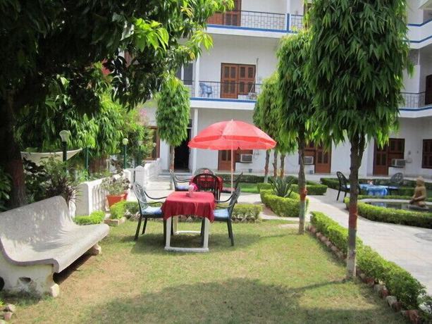 Imagen de los exteriores del Hotel Surya, Khajuraho. Foto 17