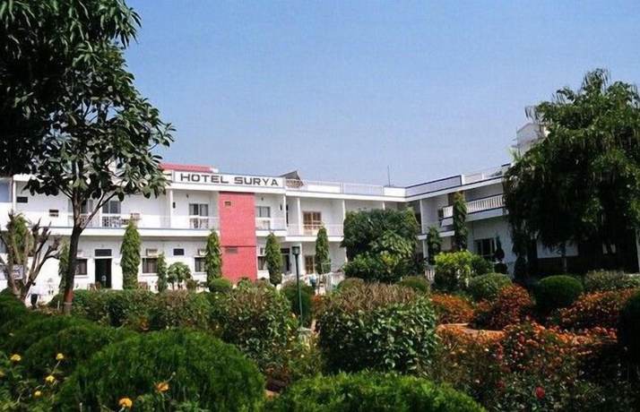 Imagen de los exteriores del Hotel Surya, Khajuraho. Foto 18