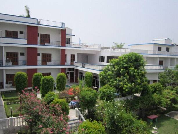 Imagen de los exteriores del Hotel Surya, Khajuraho. Foto 19