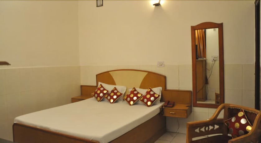Imagen de la habitación del Hotel Surya Palace, Chandigarh. Foto 7