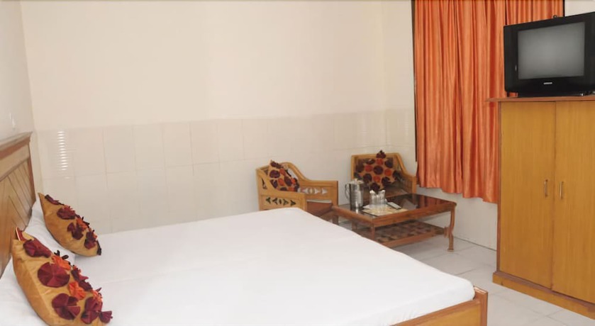 Imagen de la habitación del Hotel Surya Palace, Chandigarh. Foto 8
