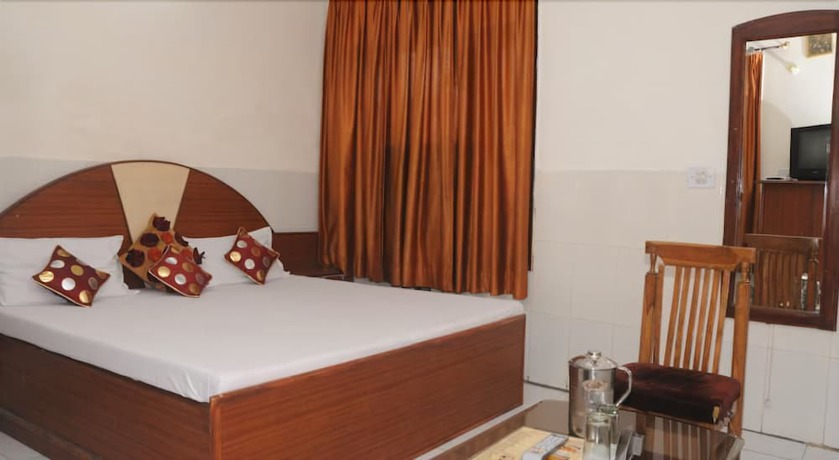 Imagen de la habitación del Hotel Surya Palace, Chandigarh. Foto 9