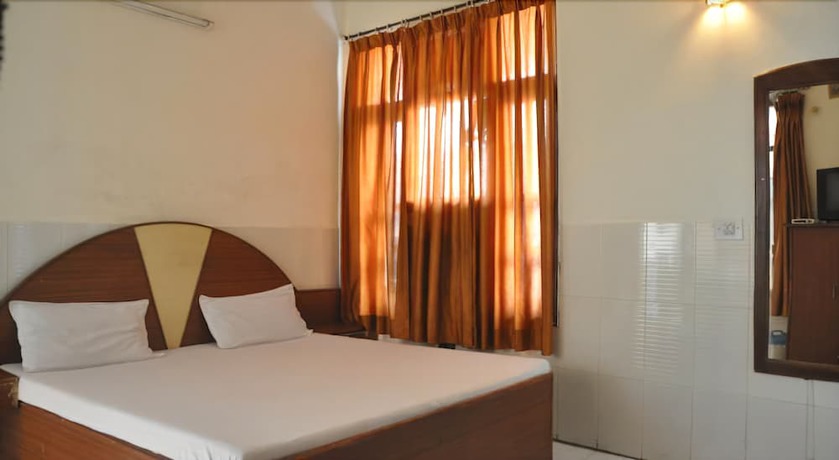Imagen de la habitación del Hotel Surya Palace, Chandigarh. Foto 11