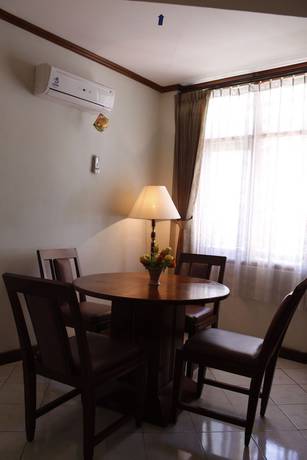 Imagen de la habitación del Hotel Surya Pesona Beach. Foto 6