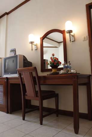 Imagen de la habitación del Hotel Surya Pesona Beach. Foto 7