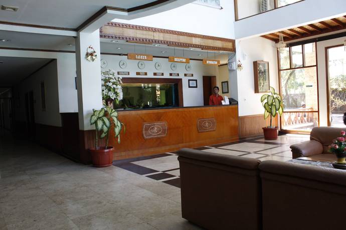 Imagen de los interiores del Hotel Surya Pesona Beach. Foto 16