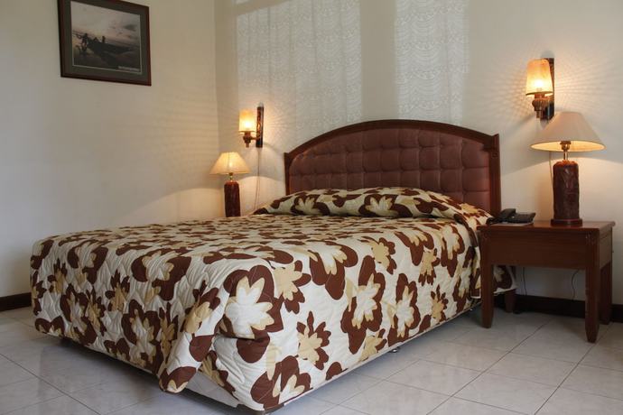 Imagen de la habitación del Hotel Surya Pesona Beach. Foto 8