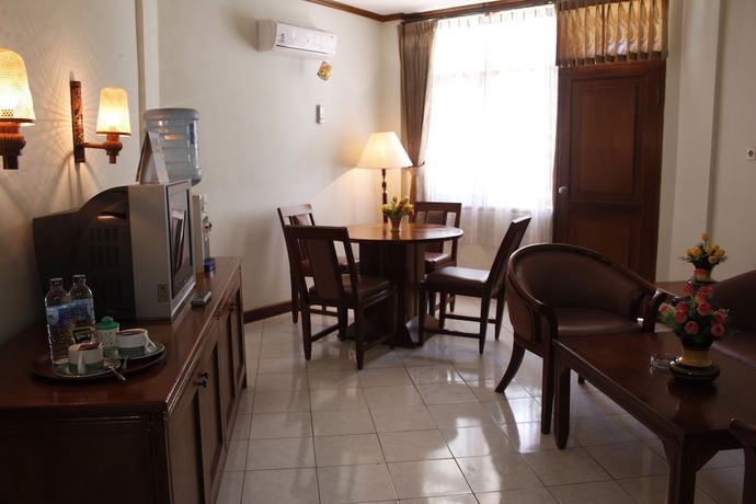 Imagen de la habitación del Hotel Surya Pesona Beach. Foto 11