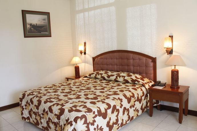 Imagen de la piscina del Hotel Surya Pesona Beach. Foto 19