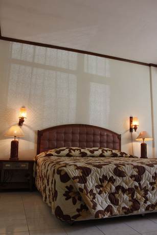 Imagen de la habitación del Hotel Surya Pesona Beach. Foto 14