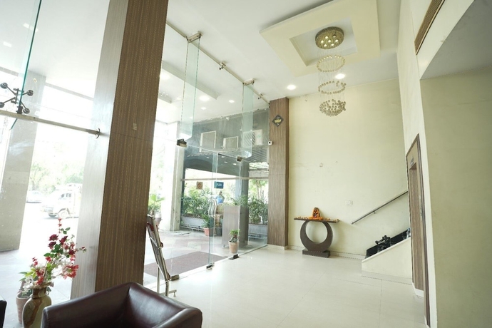 Imagen de los interiores del Hotel Surya Residency. Foto 12