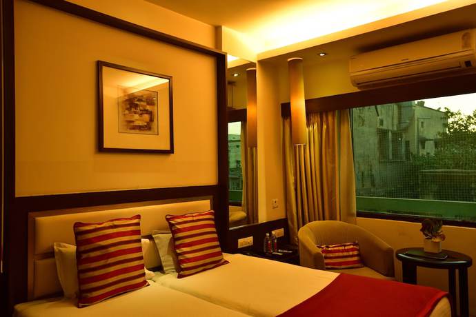Imagen de la habitación del Hotel Surya Royal. Foto 3