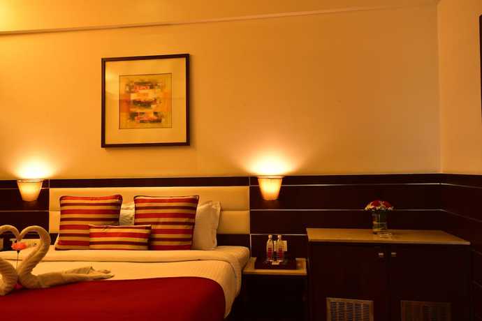 Imagen de la habitación del Hotel Surya Royal. Foto 4