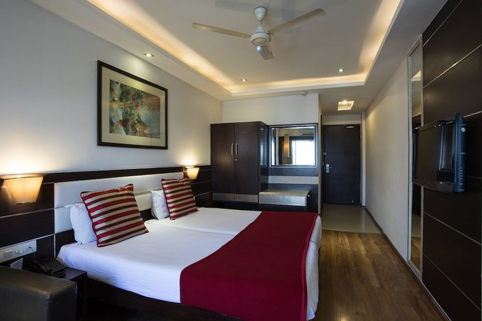 Imagen de la habitación del Hotel Surya Royal. Foto 5