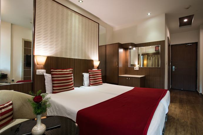 Imagen de la habitación del Hotel Surya Royal. Foto 7