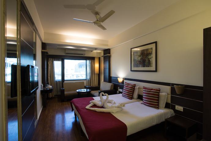 Imagen de la habitación del Hotel Surya Royal. Foto 8
