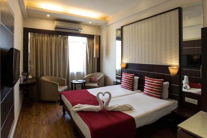 Imagen de la habitación del Hotel Surya Royal. Foto 10