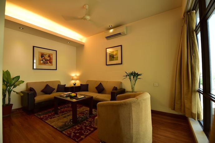 Imagen de la habitación del Hotel Surya Royal. Foto 11