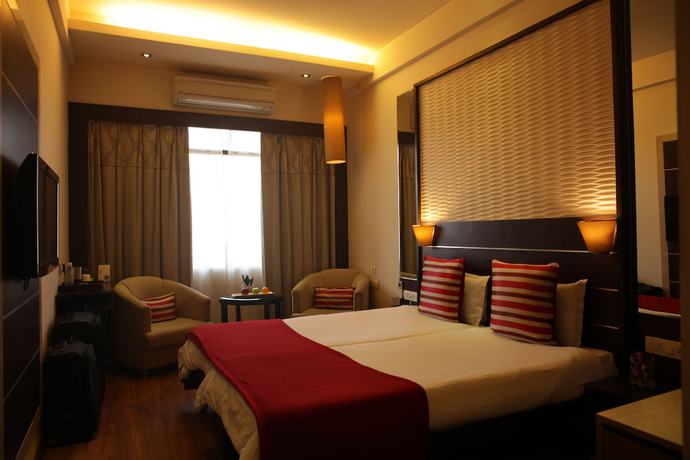 Imagen de la habitación del Hotel Surya Royal. Foto 13