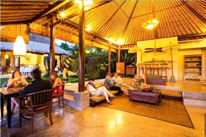 Imagen de los interiores del Hotel Surya Shanti Villa. Foto 20