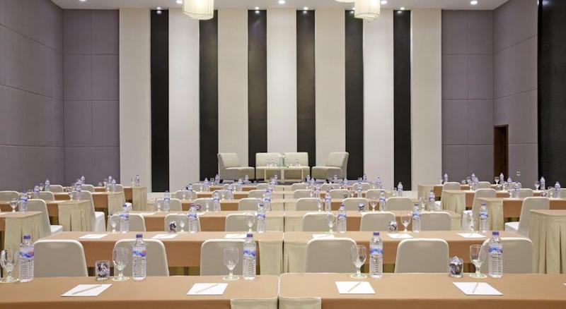 Imagen de los interiores del Hotel Surya Yudha Purwokerto Manage by Salak Hospitality. Foto 11