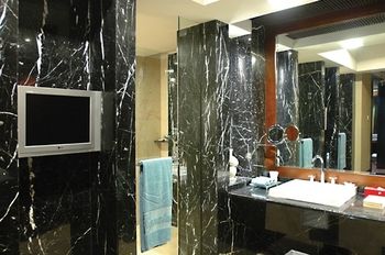 Imagen de la habitación del Hotel Surya and Cottages Prigen. Foto 2