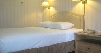 Imagen de la habitación del Hotel Surya and Cottages Prigen. Foto 5