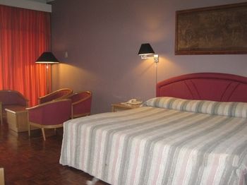 Imagen de la habitación del Hotel Surya and Cottages Prigen. Foto 6