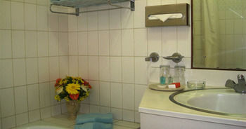 Imagen de la habitación del Hotel Surya and Cottages Prigen. Foto 10