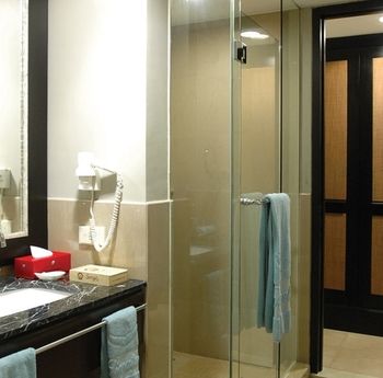 Imagen de la habitación del Hotel Surya and Cottages Prigen. Foto 11