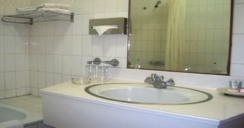 Imagen de la habitación del Hotel Surya and Cottages Prigen. Foto 14