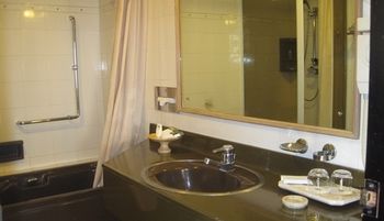 Imagen de la habitación del Hotel Surya and Cottages Prigen. Foto 15