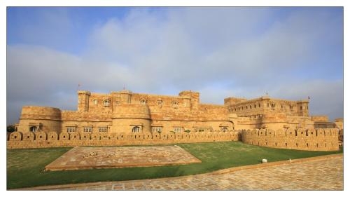 Imagen de la habitación del Hotel Suryagarh. Foto 6