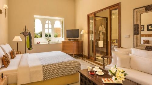 Imagen de la habitación del Hotel Suryagarh. Foto 9
