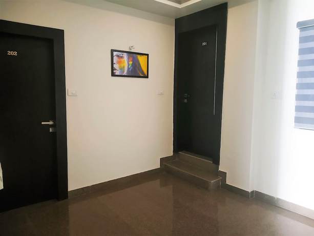 Imagen de los interiores del Hotel Suryansh. Foto 12