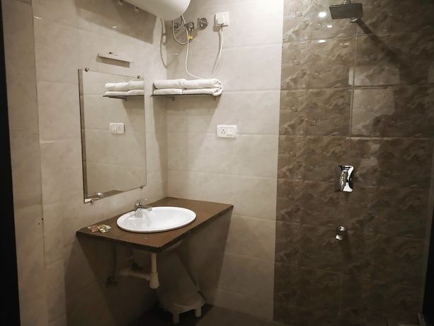 Imagen de la habitación del Hotel Suryansh. Foto 3