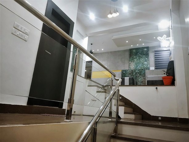 Imagen de los interiores del Hotel Suryansh. Foto 13
