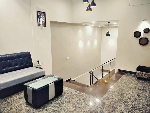 Imagen de los interiores del Hotel Suryansh. Foto 14