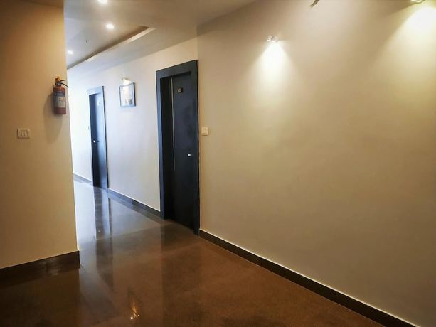 Imagen de los interiores del Hotel Suryansh. Foto 16