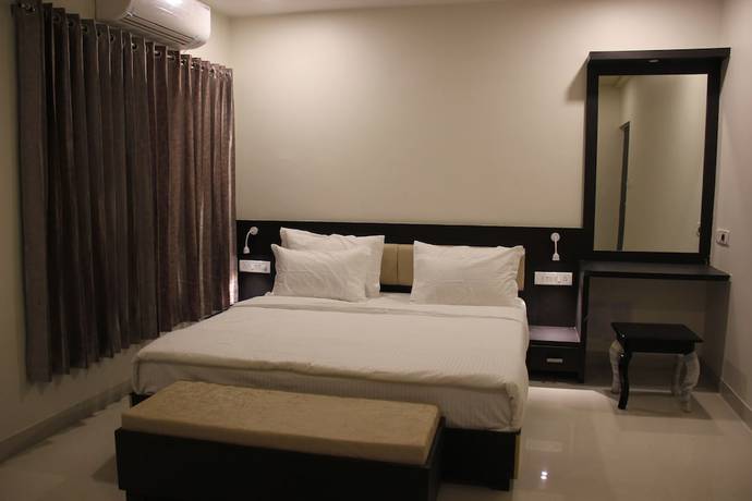 Imagen de la habitación del Hotel Suryansh. Foto 6